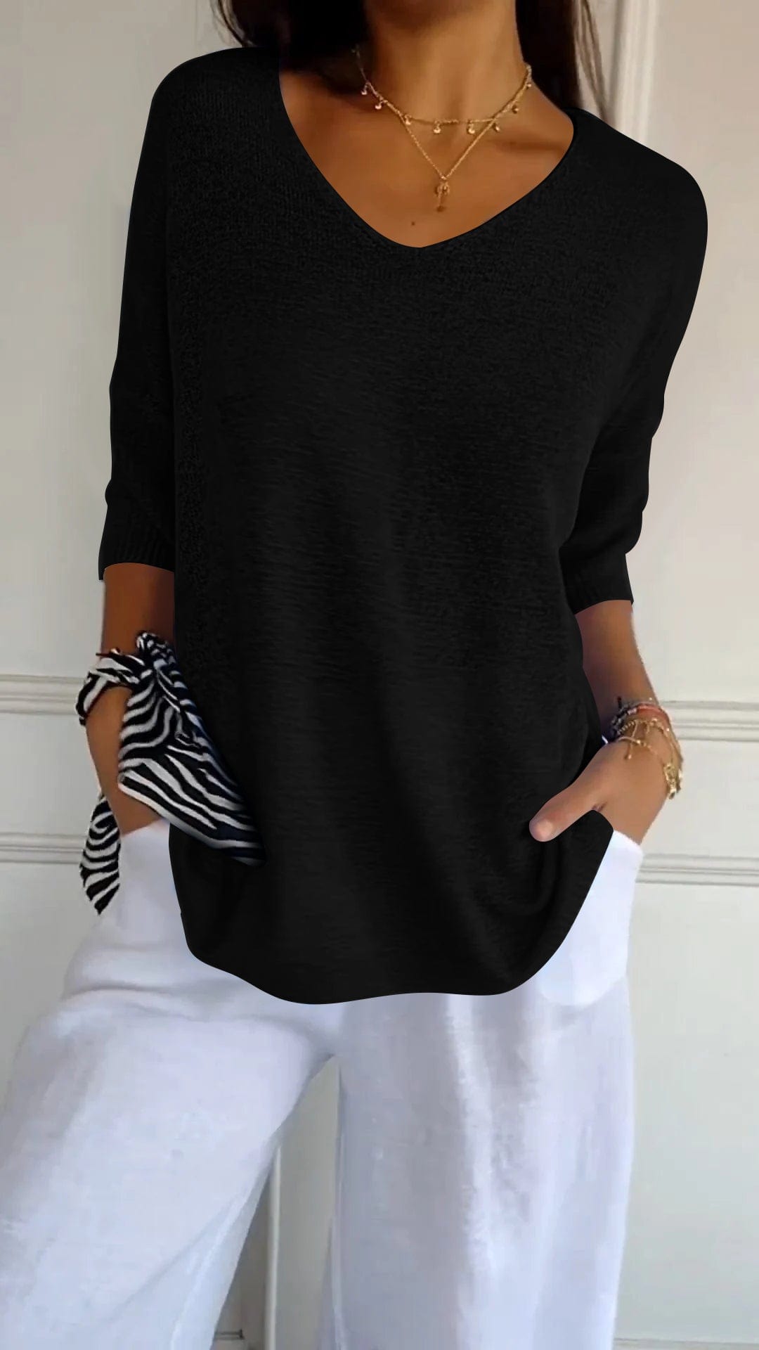 HONORIA | CLASSIC V-NECK SWEATER