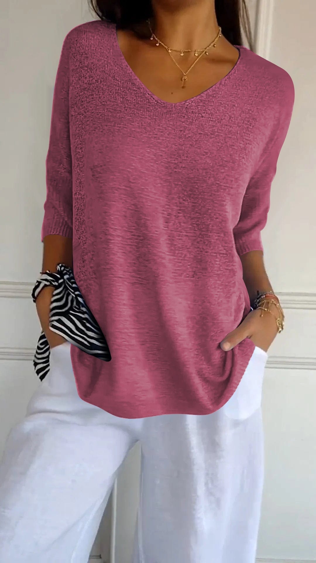 HONORIA | CLASSIC V-NECK SWEATER
