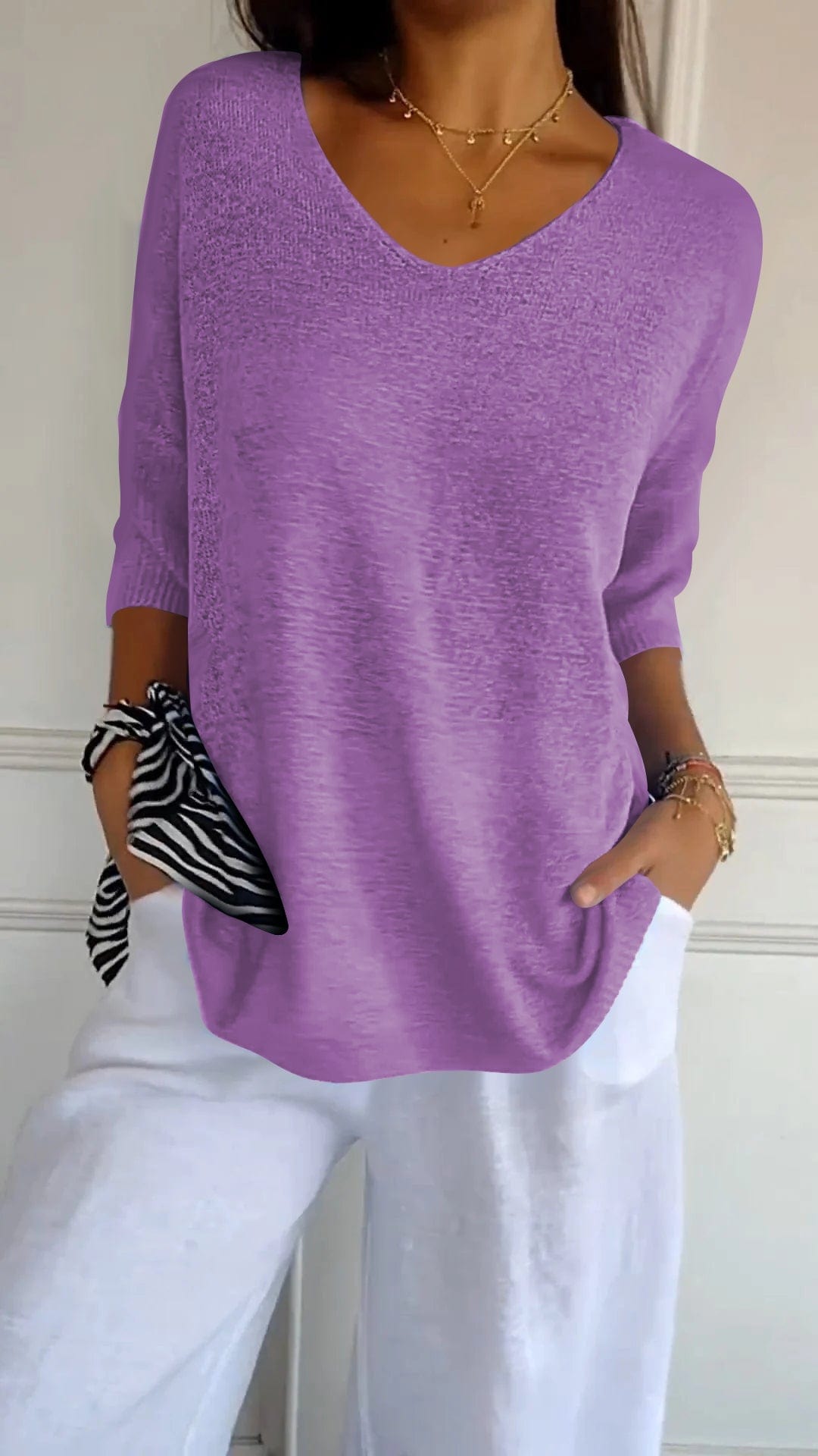 HONORIA | CLASSIC V-NECK SWEATER